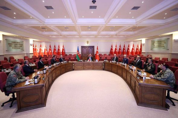 Hulusi Akar azərbaycanlı qazilərlə görüşdü