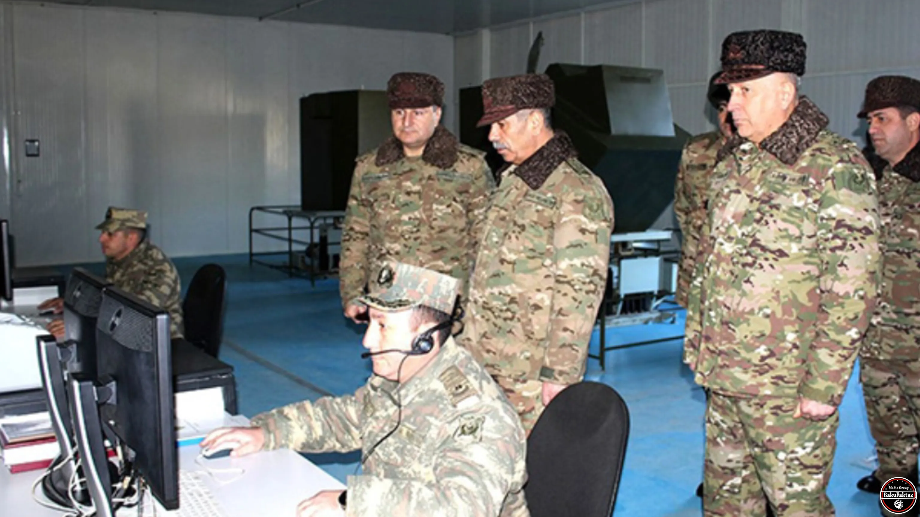 Zakir Həsənov hərbi hissələrdə döyüş hazırlığını yoxladı
