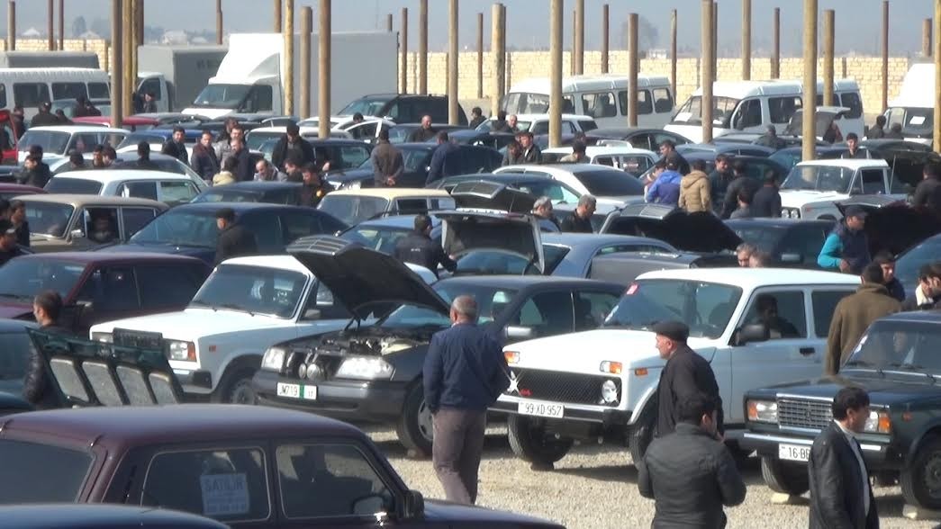 Maşın bazarında durğunluq yaşanır - qiymətlər isə “əl yandırır” 