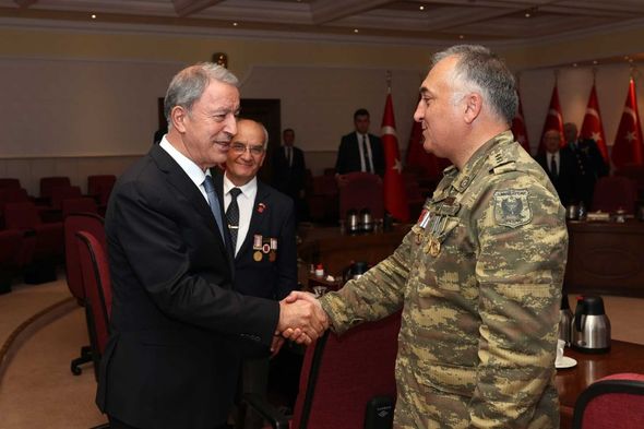 Hulusi Akar azərbaycanlı qazilərlə görüşdü