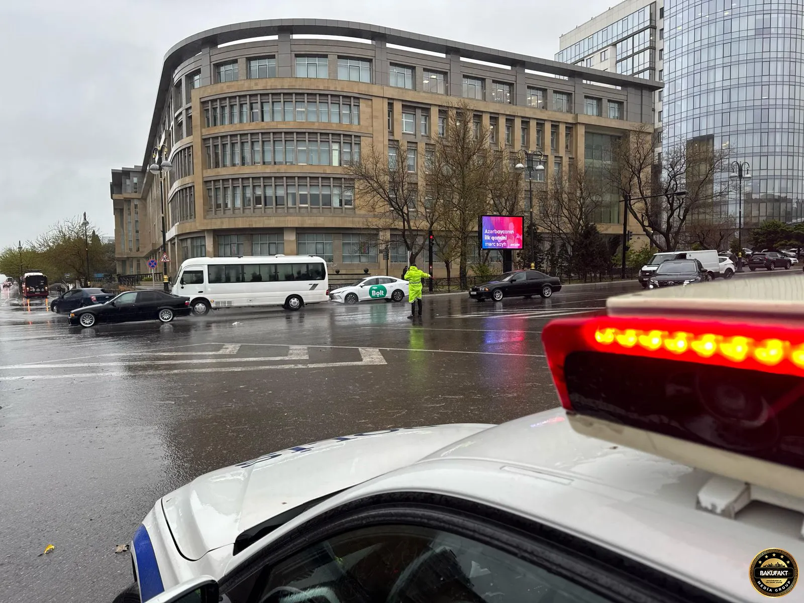 DİN - hazırda müşahidə olunan hava şəraiti ilə əlaqədar polis əməkdaşları tərəfindən zəruri təhlükəsizlik tədbirləri görülür
