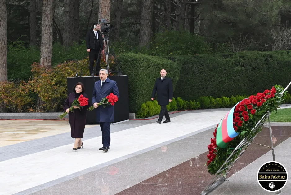 Dövlət və hökumət rəsmiləri Fəxri xiyabanda - FOTO