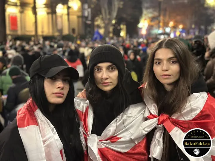 10 il əvvəl Kiyevdə baş verənlərin eynisi indi Tbilisidə yaşanır: Səbəb də eynidir